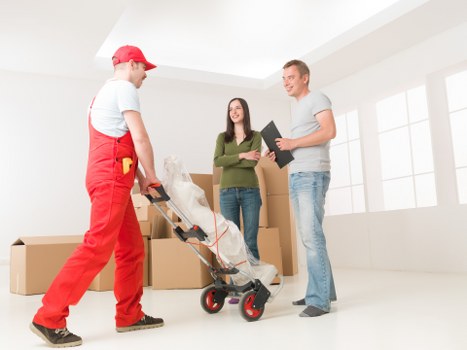 Transport of furniture and boxes using a Stockwell van service